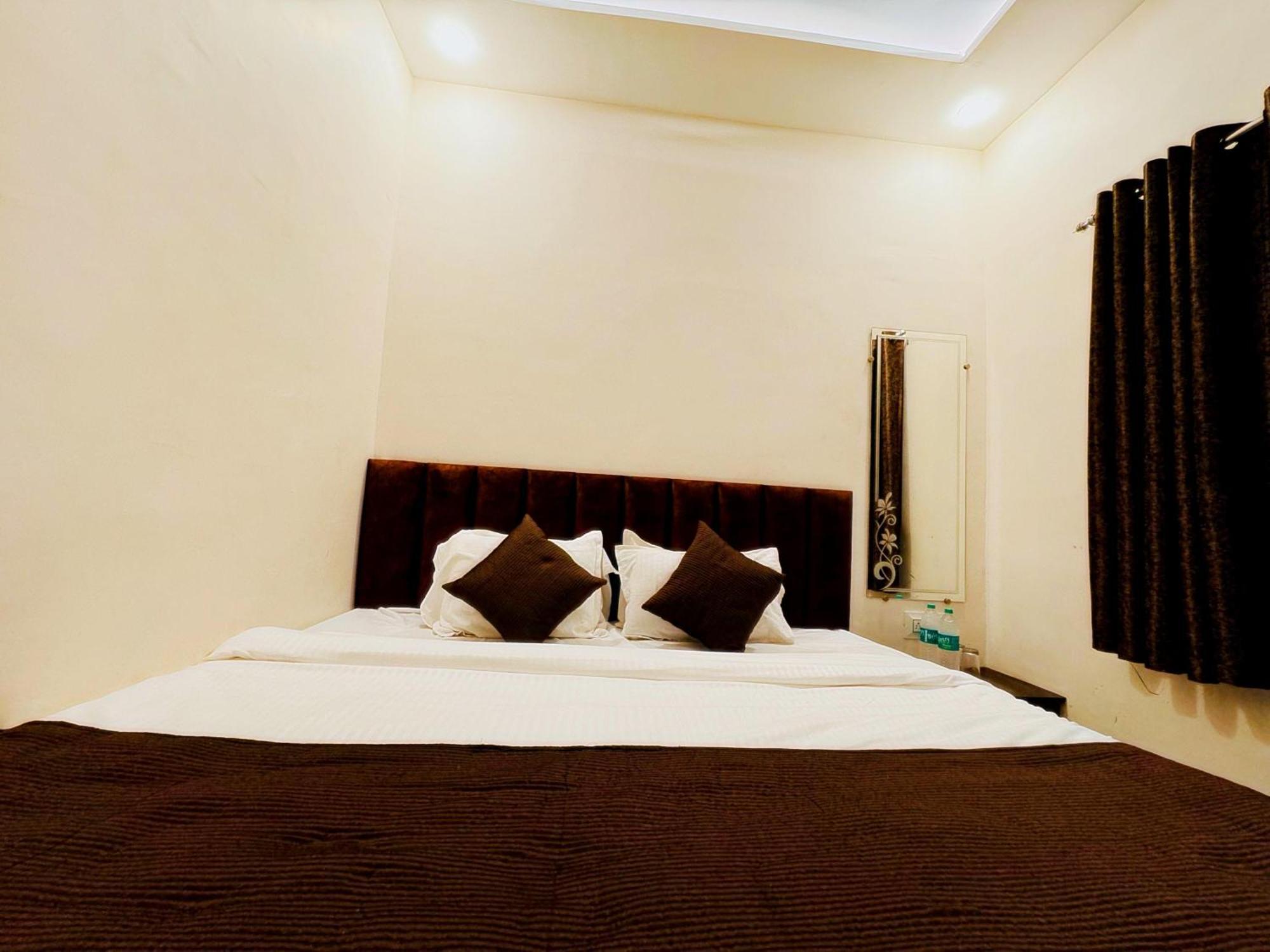 Hotel Hariom Palace Ujjain Exterior photo