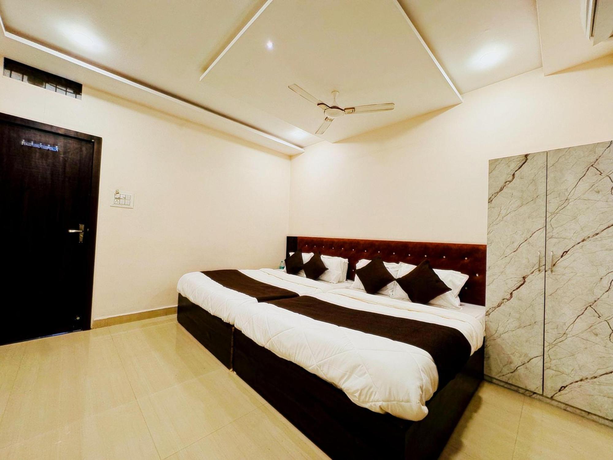 Hotel Hariom Palace Ujjain Exterior photo