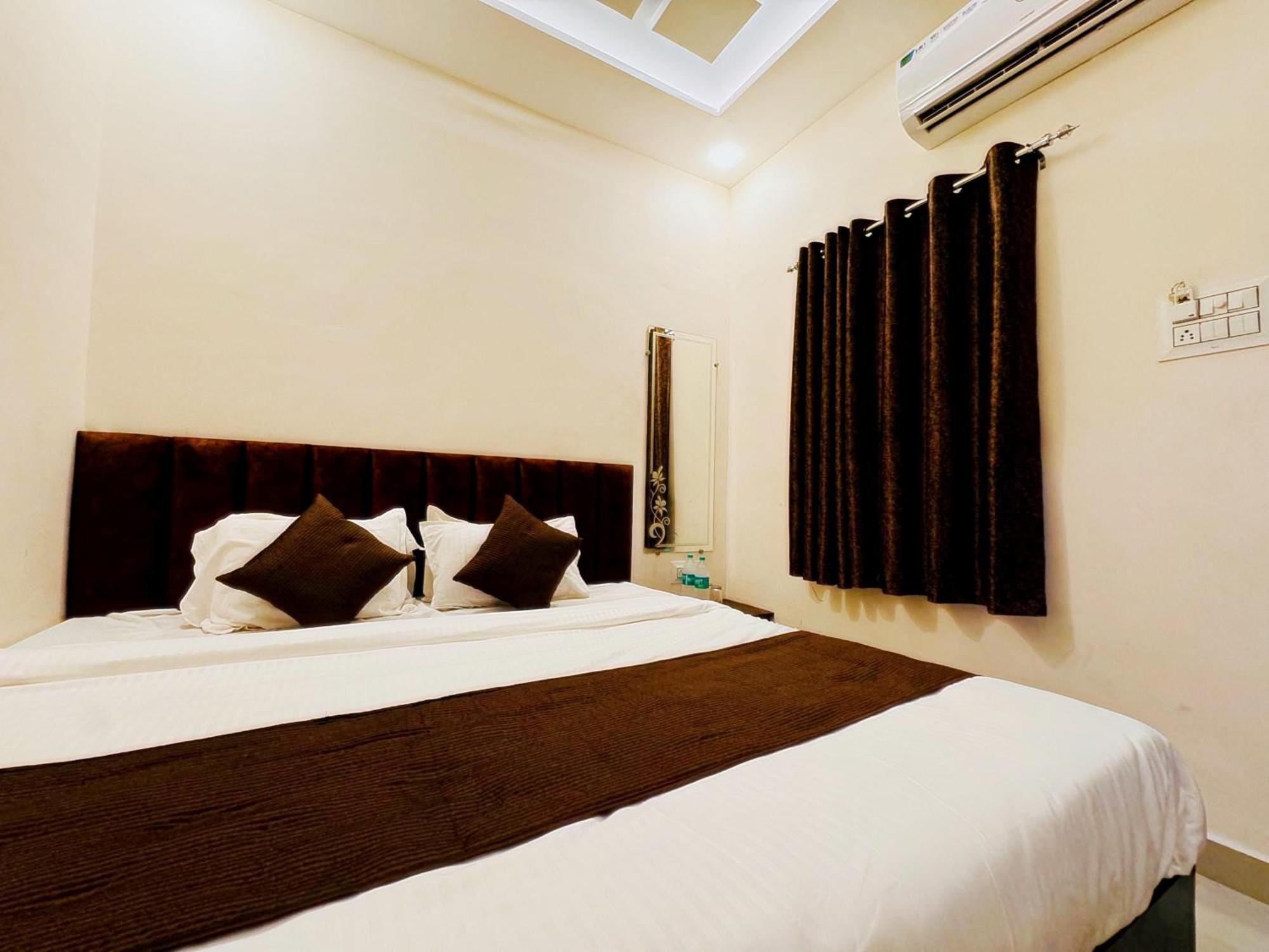 Hotel Hariom Palace Ujjain Exterior photo