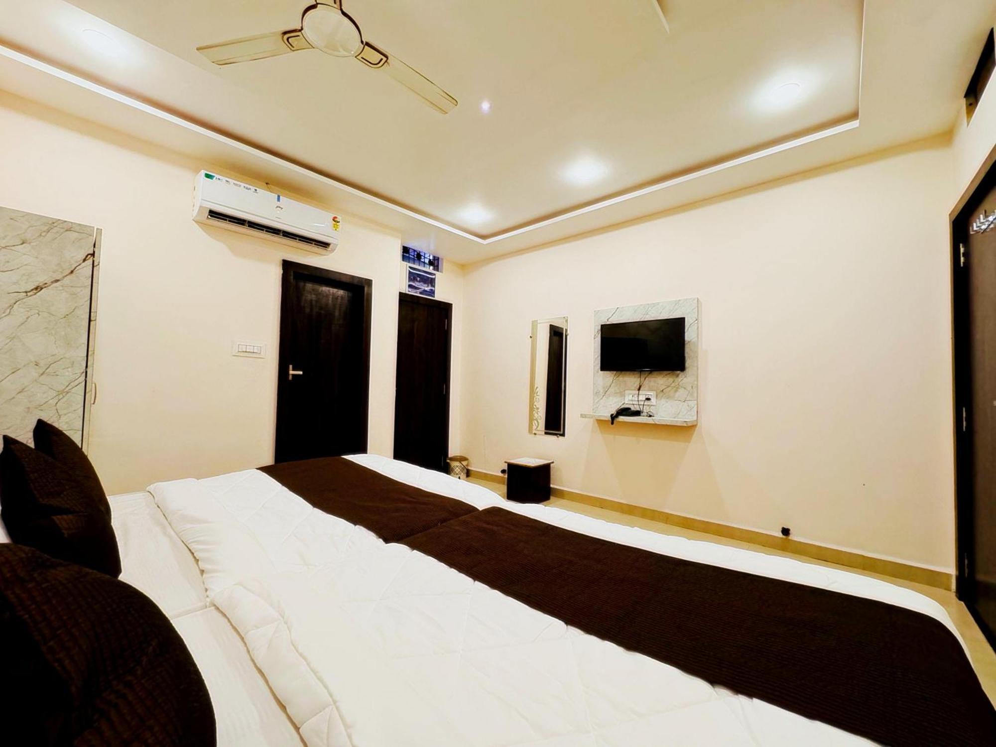 Hotel Hariom Palace Ujjain Exterior photo