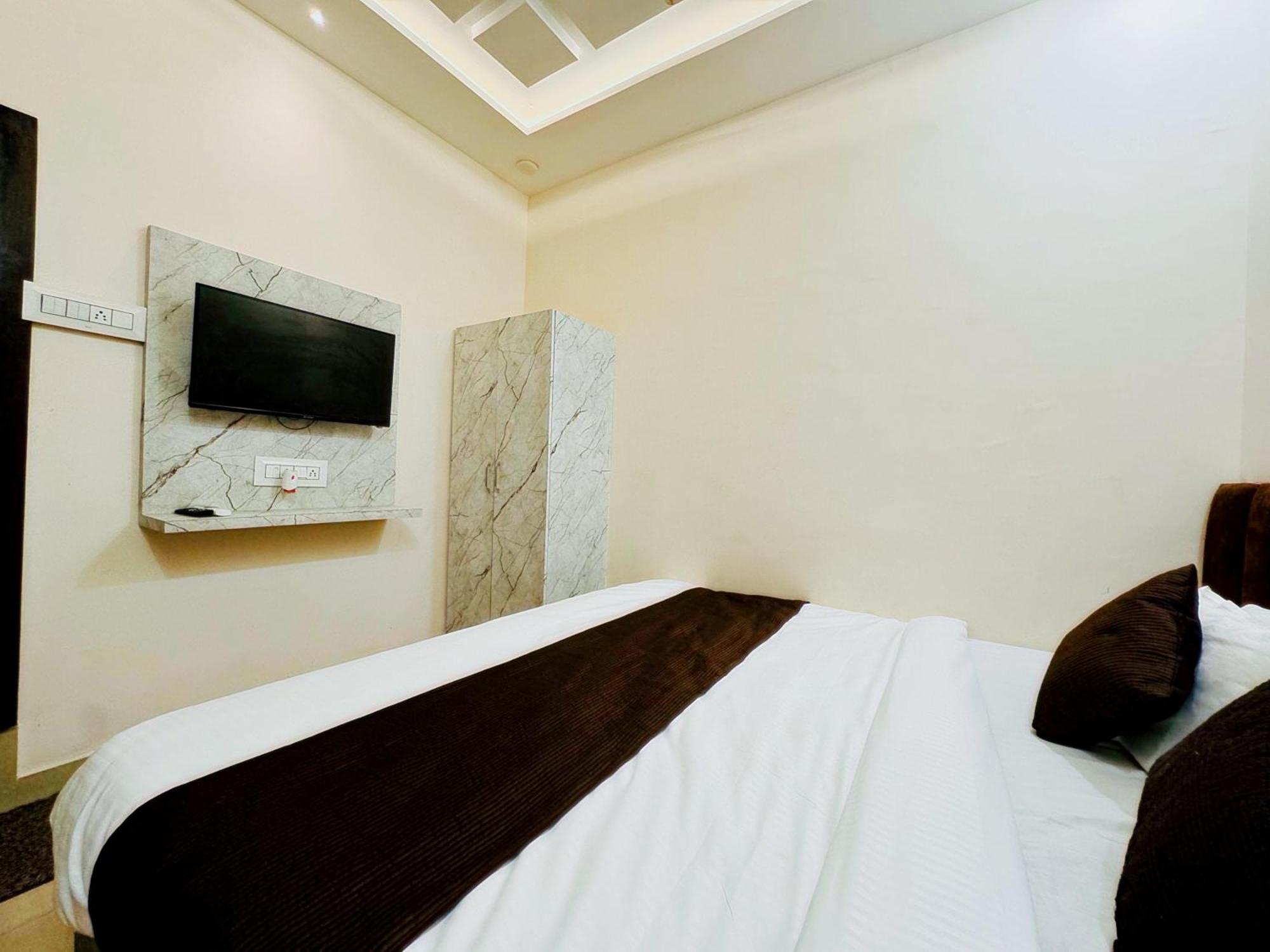 Hotel Hariom Palace Ujjain Exterior photo