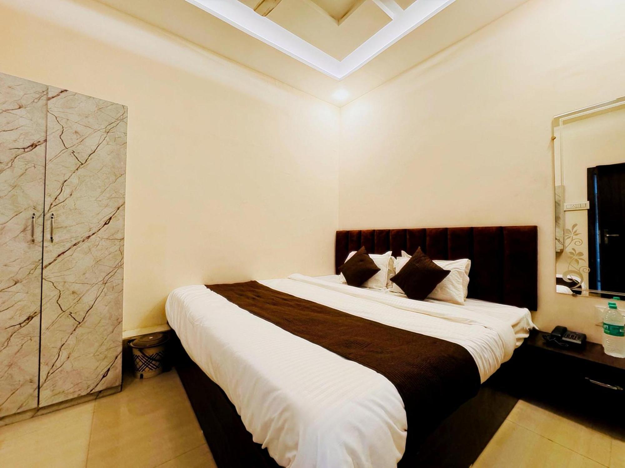 Hotel Hariom Palace Ujjain Exterior photo